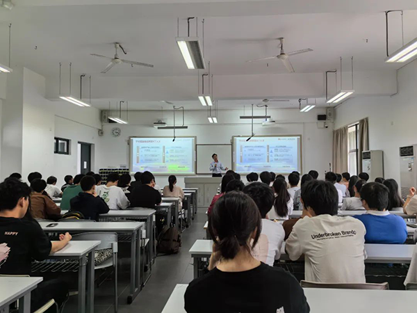 讯方技术高级客户经理余健鹏.png