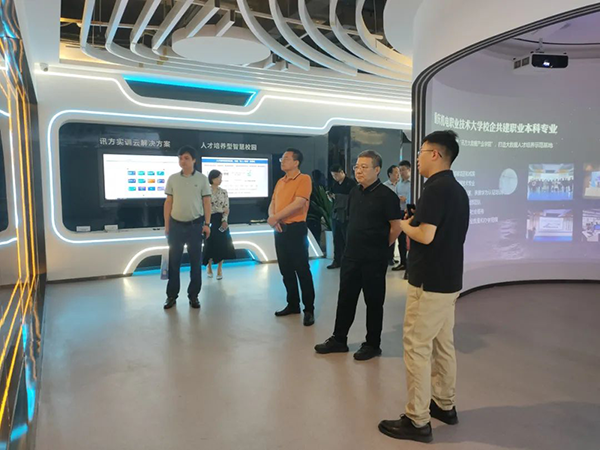 永州师范高等专科学校领导一行莅临鲲鹏人才基地调研交流.png 永州师范高等专科学校领导一行莅临鲲鹏人才基地调研交流.png