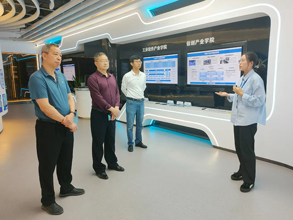  汕头职业技术学院领导一行莅临鲲鹏人才基地参观交流.png