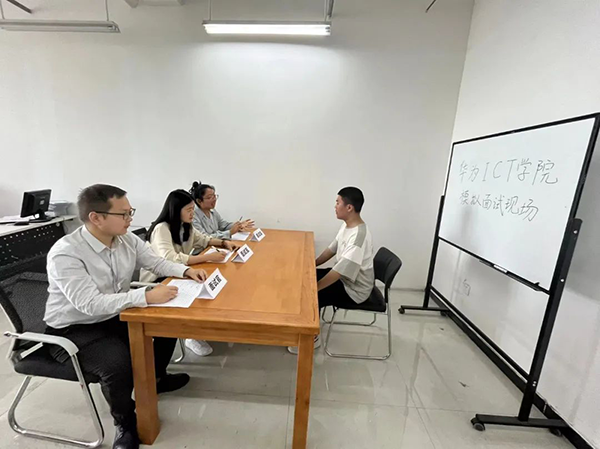  郑州信息工程职业学院华为ICT学院模拟面试活动.png