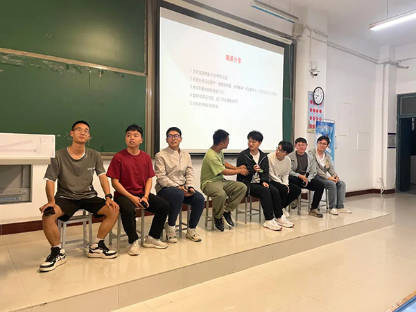 HCIE技术沙龙活动.png HCIE技术沙龙活动.png