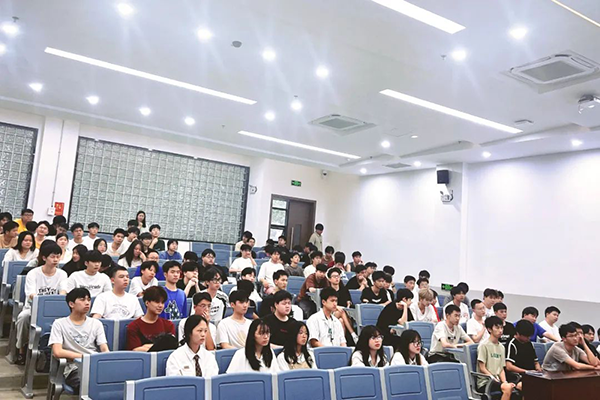 江西应用技术职业学院信息工程学院2025届毕业生实习就业动员大会.png