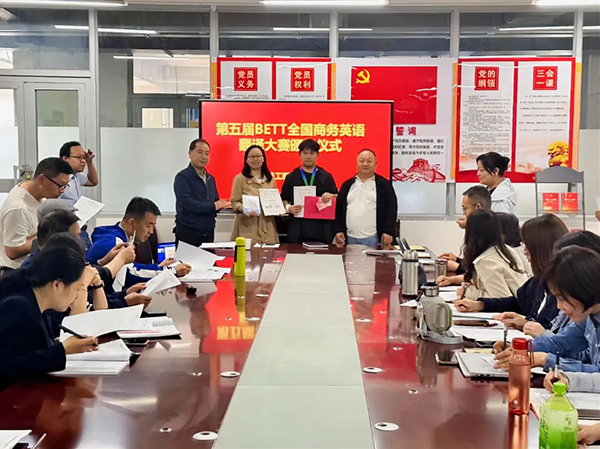 讯方技术&新疆轻工专业共建院校.png