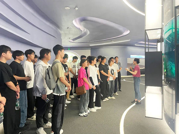 华为(郑东新区)开发者创新中心解决方案架构师张悦.png 华为(郑东新区)开发者创新中心解决方案架构师张悦.png