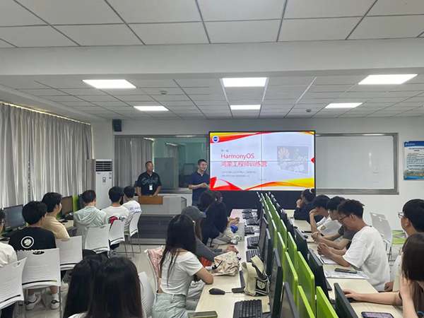 苏州工业职业技术学院人工智能学院王喜副院长.png