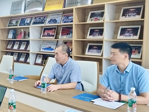 郑州轨道工程职业学院信息工程学院院长王素立.png