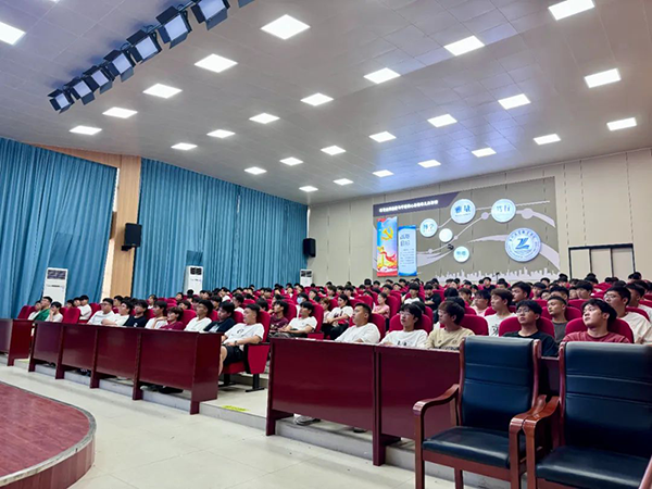 焦作工贸职业学院新生见面会.png