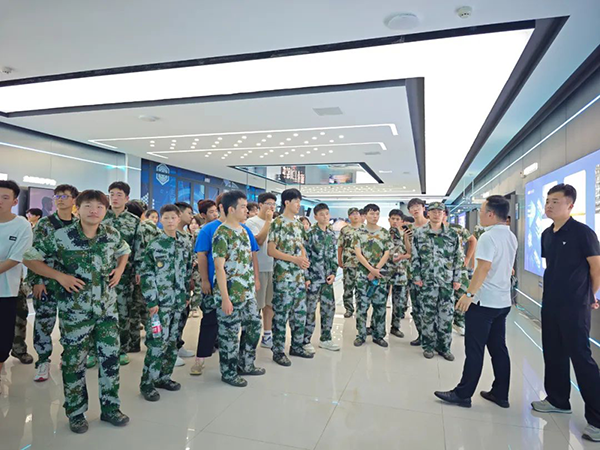 数通专业的董建辉老师.png