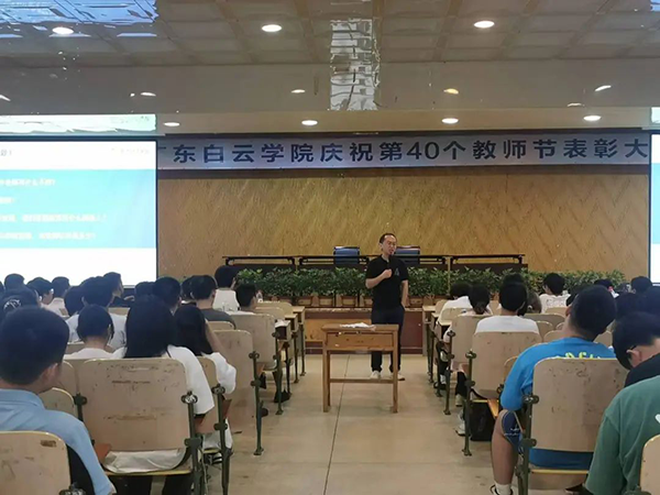 广东白云学院华为ICT学院副院长王新磊老师.png
