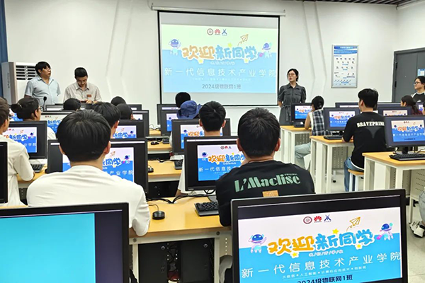 淮南职业技术学院.png