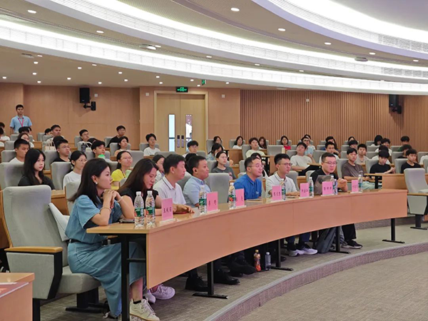 广州商学院新生见面会.png